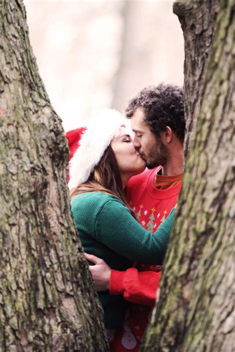 51 Romantic Couples Christmas Photo Ideas Outdoor Kiss Christmas Photo Ideas For Couple