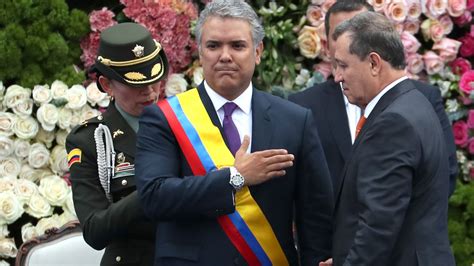 Iván duque es el orgulloso papá de luciana, matías y eloísa y devoto esposo de maría juliana ruiz. Iván Duque jura como nuevo presidente de Colombia