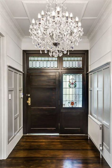 23 Elegant Foyers With Spectacular Chandeliers Images