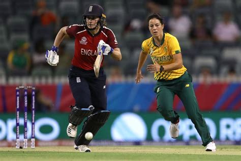 Icc t20 world cup is going to be played in october this year. ICC Women's T20 World Cup 2020: Natalie Sciver's one woman ...