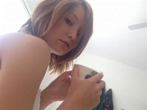 Emily Browning The Fappening Leaked Photos