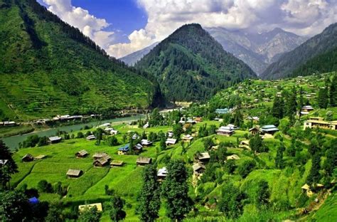 Kashmir A Beautiful Place To Visit In Summer And Winter