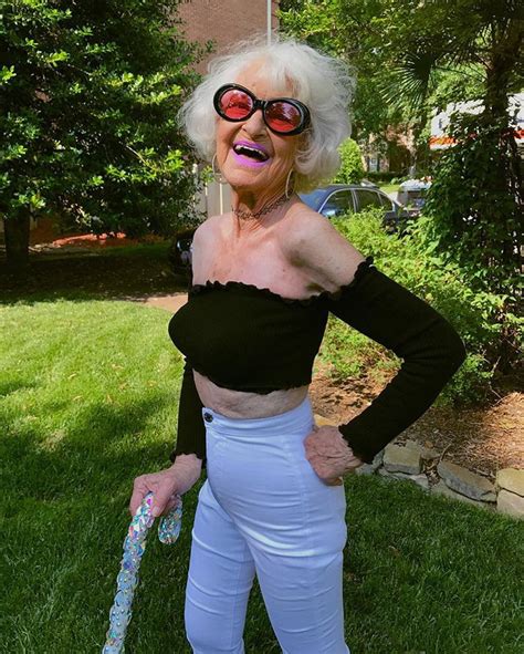 Fiziğiyle 91 Yaşındaki Büyükanne Baddie Winkle