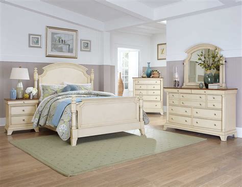 A mix of classic and contemporary styles that are certain to enhance any bedroom decoration and give it a touch of charm. Homelegance Inglewood II Bedroom Set - White B1402W-BED ...