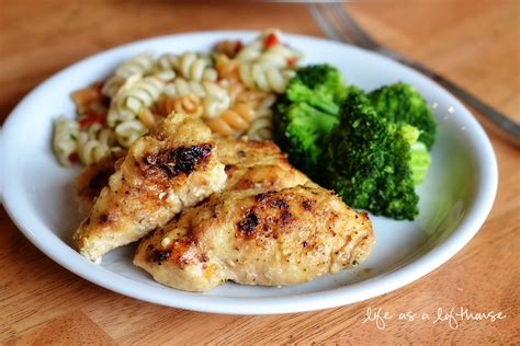 A while back one of my wonderful facebook readers, erin burns, shared a delicious crockpot recipe with me. Crock Pot Lemon Chicken