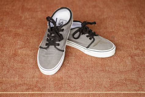 Also the laces only cross over the shoes on. How to Lace Vans: Step-by-Step | Our Everyday Life