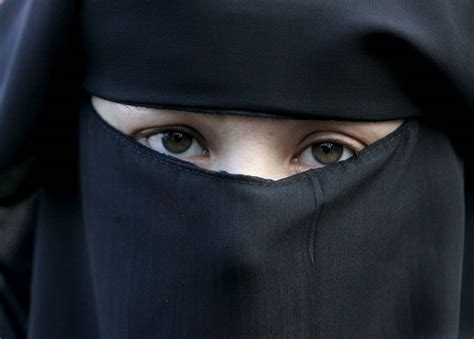 Richter Stellen Klar Muslimische Schülerin Darf Mit Niqab In Schule