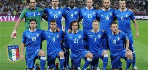 ايطاليا بطل كأس العالم 2006 عرض لمشوار منتخب ايطاليا في كأس العالم 2006 بألمانيا وتتويج الأتزوري في. تشكيلة المنتخب الايطالي 2012 - موضوع