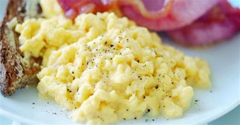 Most of the fat in an egg is contained in the yolk. Low calorie easy scrambled eggs (microwave | Recipe | Food ...