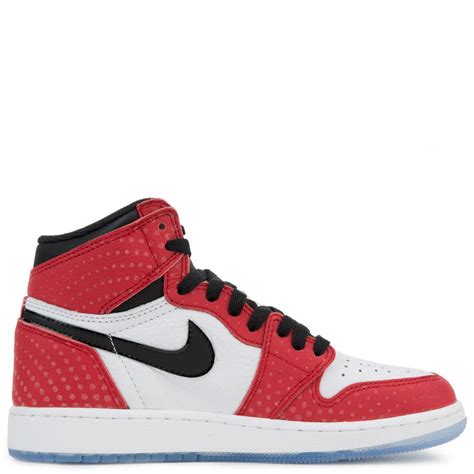 The shoe brings genuine university blue leather to the ankle, heel, toe and outsole. (GS) AIR JORDAN 1 RETRO HIGH OG GYM RED/BLACK-WHITE-PHOTO BLUE