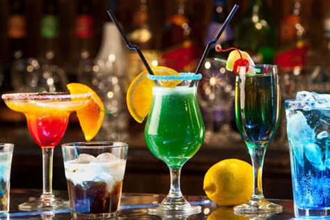 bebidas e copos que você precisa ter para montar seu bar e servir os