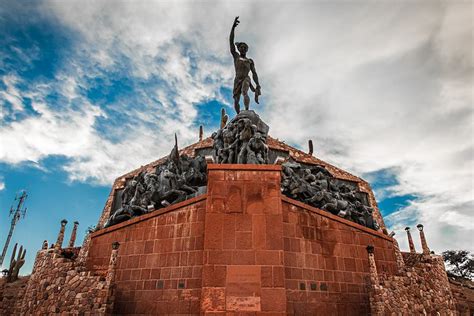 Declararon Monumento Histórico Al Monumento A Los Héroes De La