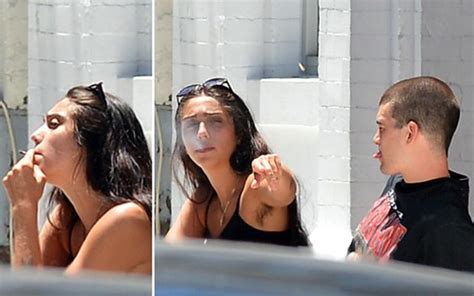 Lourdes Leon filha de Madonna é vista fumando cigarro com o namorado