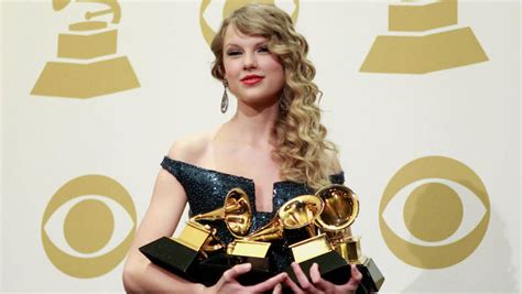 Looking Back At Taylor Swift S 10 Greatest Accomplishments Of Her Career Iheart