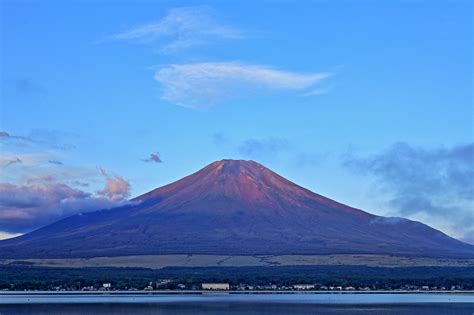 Mt.Fuji, when it has a red appearance | Red, Natural landmarks, Appearance