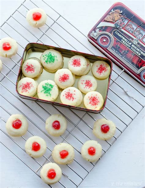 I have surinamese roots and ever since i was a kid, that's the one cookie i just can't stay. Lemon Scented 'Canada Cornstarch' Shortbread Cookies | Cookies recipes christmas, Holiday cookie ...