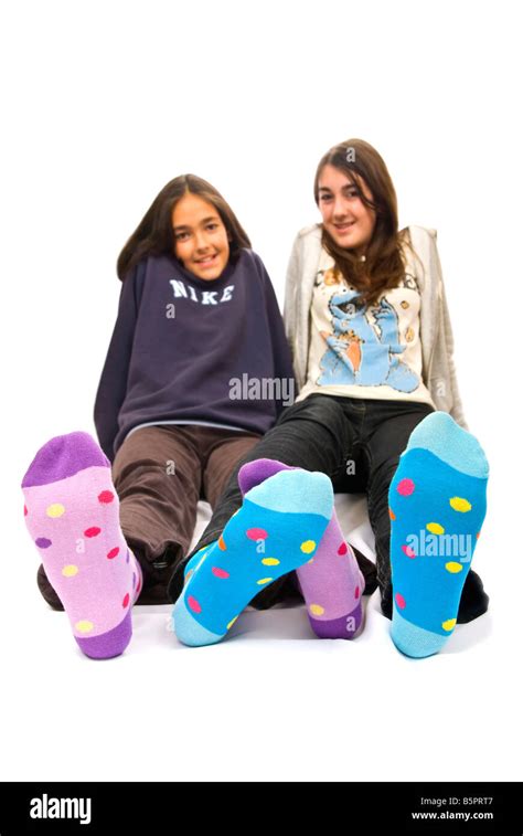 Wettbewerbsfähig Reise Trauer Two Girls Socks Verblassen Prüfen Schwer