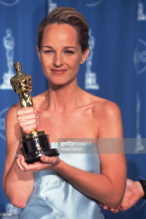 Actress Helen Hunt Holds Her Oscar At The Academy Awards March 23 News Photo Getty Images