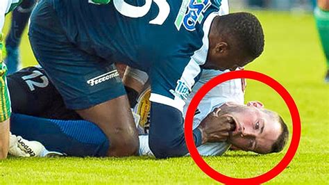 10 Memorable Moments in Football History - YouTube