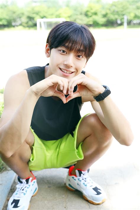 He made his mainstream acting debut at 22 years old. Lee DoHyun, The Actor Who Is Stealing Hearts As IU's Lover ...