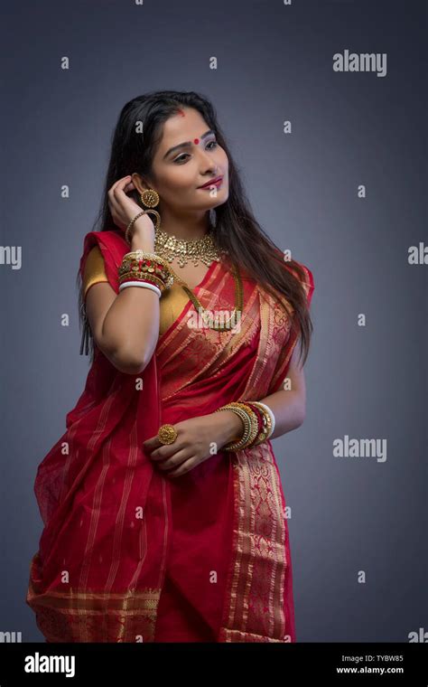 Woman Dressed In Sari Hi Res Stock Photography And Images Alamy