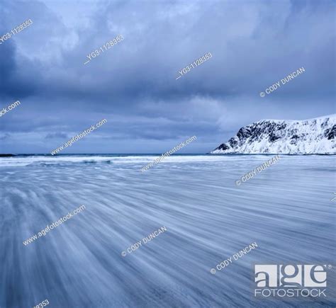 Waves Move Across Skagsanden Beach Flakstad Flakstadøy Lofoten