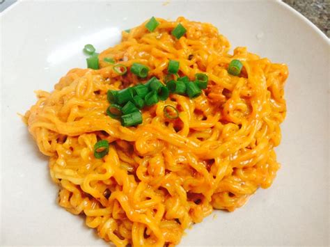 Add the ramen noodles with their seasoning packets. Korean Instant Spicy Ramen Recipe - RecipeYum