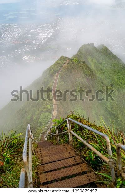 Haiku Stairs Aka Stairway Heaven Stock Photo 1950675457 Shutterstock