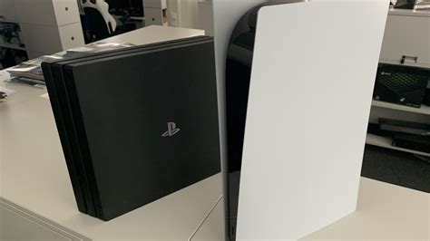 Announced in 2019 as the successor to the playstation 4, the ps5 was released on november 12. PS5 für Tests in der Redaktion eingetroffen - Fotos mit ...