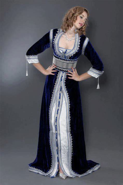 آمــــــالـ .. و .. أحـــلآمـ .. ~: ألبسة تقليدية جزائرية