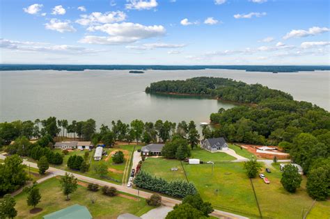 Time to make some memories! SC Lake Hartwell Waterfront Homes For Sale real estate