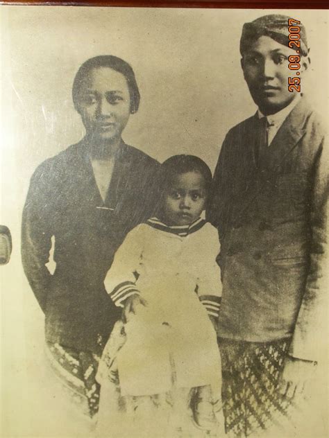 Raden ajeng kartini atau r.a kartini atau ibu kita kartini lahir pada tanggal 21 april tahun 1879 di kota jepara, jawa tengah dan wafat pada 17 september tahun 1904. Kumpulan Sketsa Gambar Ibu Kita Kartini | Sketsabaru