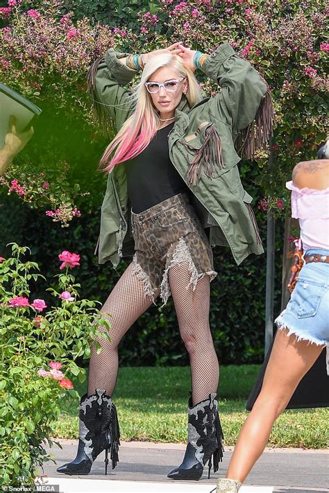 Gwen Stefani Rocks A Leggy Look In Some Daisy Dukes Shorts For A Photo