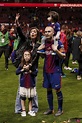 Andrés Iniesta y Anna Ortiz con sus hijos Valeria y Paolo Andrea ...