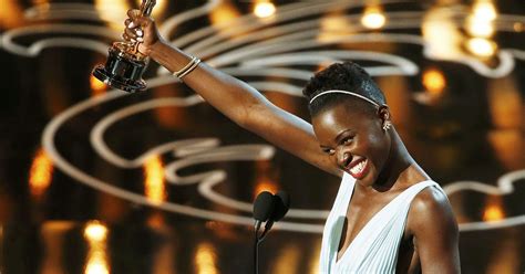 Lupita nyong'o, meilleure actrice dans un second rôle aux oscars 2014. Oscars 2014: Lupita Nyong'o wins best supporting actress ...