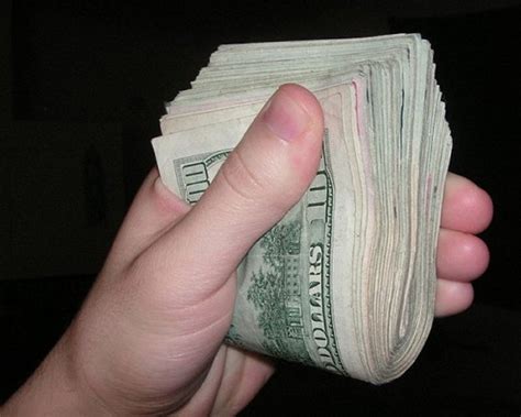 Girl posts cash pile image on Facebook, house gets robbed within hours ...