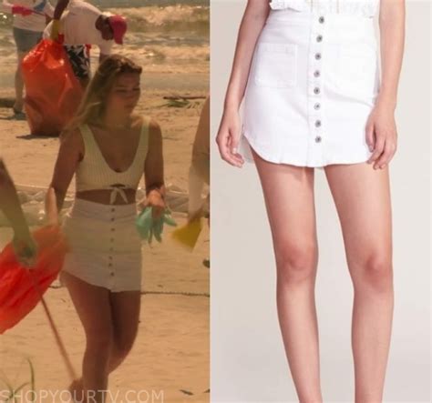 Madelyn Cline Outfits Wornontv Sarah S Denim Shorts And Red Bikini Top On Outer Banks Madelyn