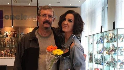 Теледива также рассказала, что выделяет деньги на здоровье отца уже третий год. Почему отец Ольги Бузовой не платит налоги