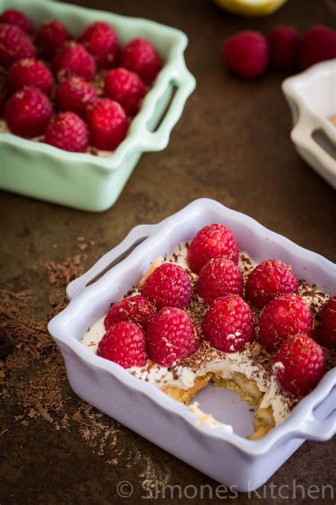 This gorgeous pud is a celebration of the southern hemisphere. Jamie Oliver Limoncello trifle | Recept | Desserts, sweets ...