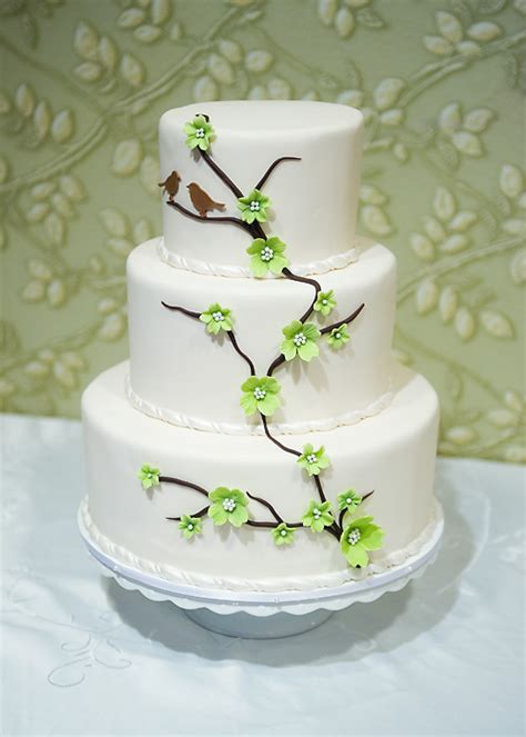 Although there are over 400 species of passionfruit vines, the most identifiable is passiflora edulis which happens to be the only one that can actually fruit. Wedding Cake Gallery - The Couture Cakery