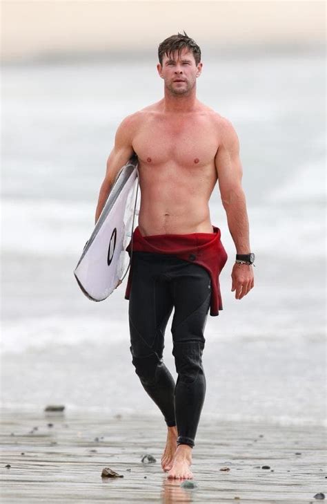 Chris Hemsworth Flaunts His Muscular Physique Doing Beach Yoga Artofit