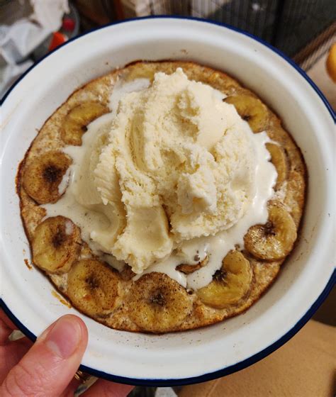 Your extra weight melt away fast! Baked Banana Oats with Low Calorie Vanilla Ice Cream (recipe in comments). : 1200isplenty