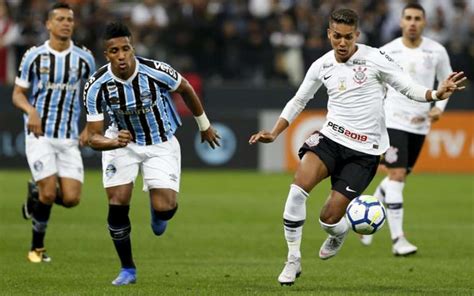 Avelar Diz Ter Sentido Falta De Uma Referência No Ataque Do Corinthians