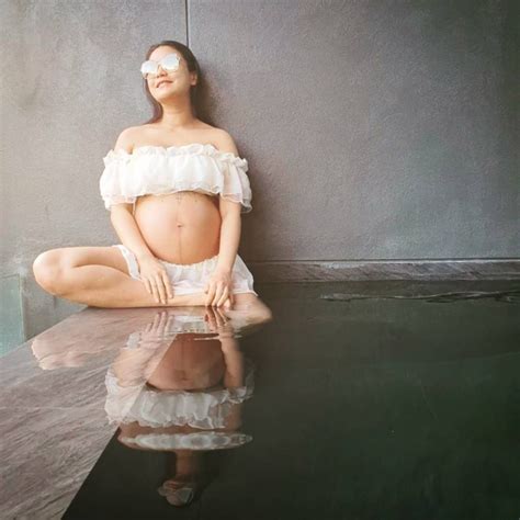ชมพู่ ก่อนบ่าย เล่าโมเมนต์หน้ามืดกลางรายการ เกือบวูบ ก่อนรายการจบ เพื่อนๆ แฟนๆ สส่งความห่วงใยเพียบ คอมเ. ชมพู่ ก่อนบ่าย อุ้มท้องใกล้คลอด ใส่ชุดสวยเล่นน้ำ อวด ...