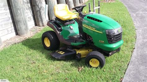 John Deere L100 L108 L111 L118 L120 And L130 Lawn Tractors