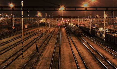 무료 이미지 선로 밤 수송 저녁 차량 정경 기차역 기계 어둠 전기 기관차 체코 공화국 무료 사진 철도