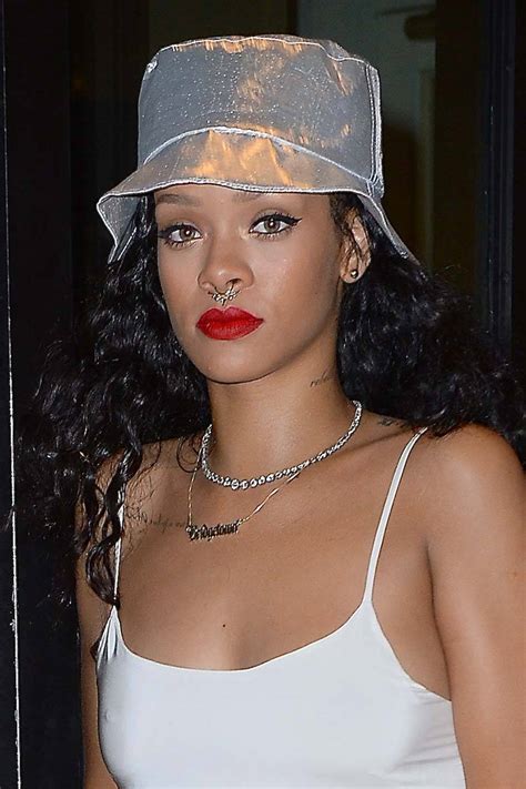 Rihanna Got A Septum Piercing