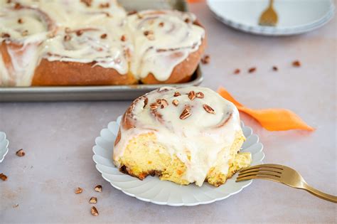 Carrot Cake Cinnamon Rolls Reco E