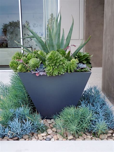 Epic 35 Amazing Beautiful Garden Landscaping Ideas With Succulents
