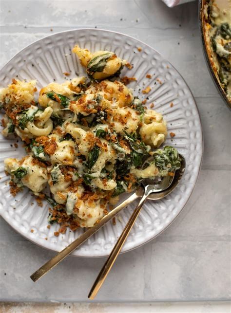 Every good bbq needs some good sides. Creamed Spinach Mac and Cheese | Recipe in 2020